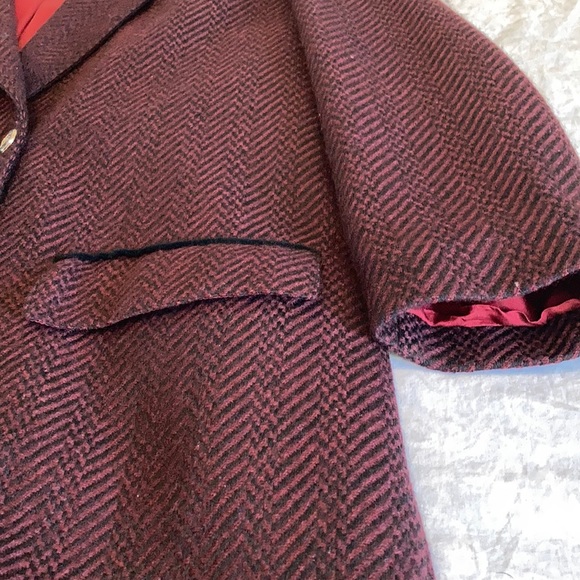 Burberry!! Vintage!! Burgundy and Black print. - Picture 7 of 15